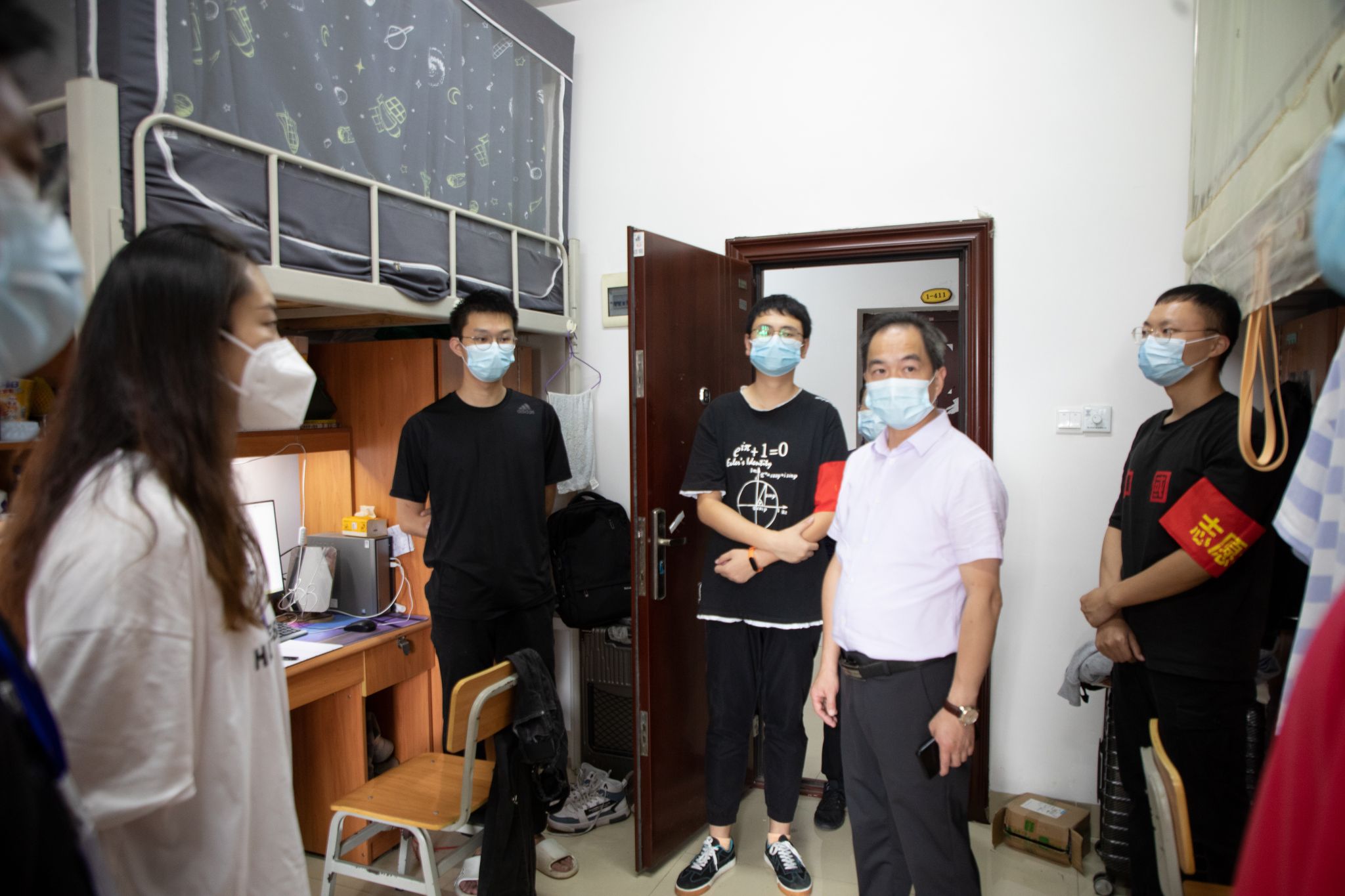 党委副书记王利华与学生面对面交流如何做好疫情中的“我”